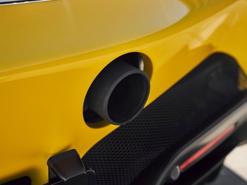 Used 2022 Ferrari SF90 Stradale image 12