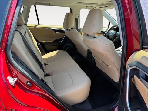 Used 2025 Toyota RAV4 XLE w/ Convenience Package FWD image 18