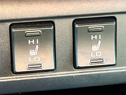 Used 2024 Toyota Corolla Cross XLE image 21