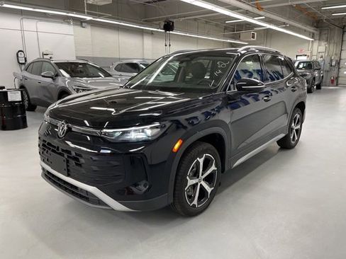 New 2026 Volkswagen Tiguan SE image 1