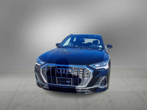 Used 2025 Audi Q3 2.0T Premium w/ Convenience Package image 3