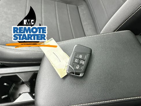 Used 2023 Volkswagen Taos SE w/ Panoramic Sunroof Package AWD/4WD image 65