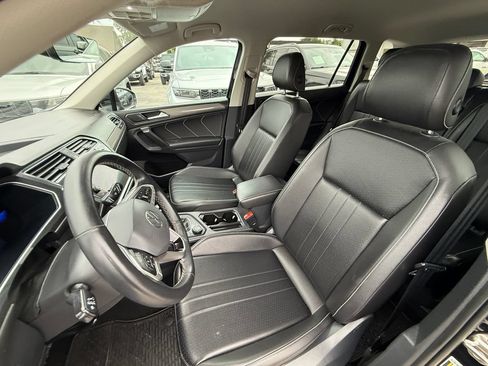 Used 2022 Volkswagen Tiguan SE AWD/4WD image 25