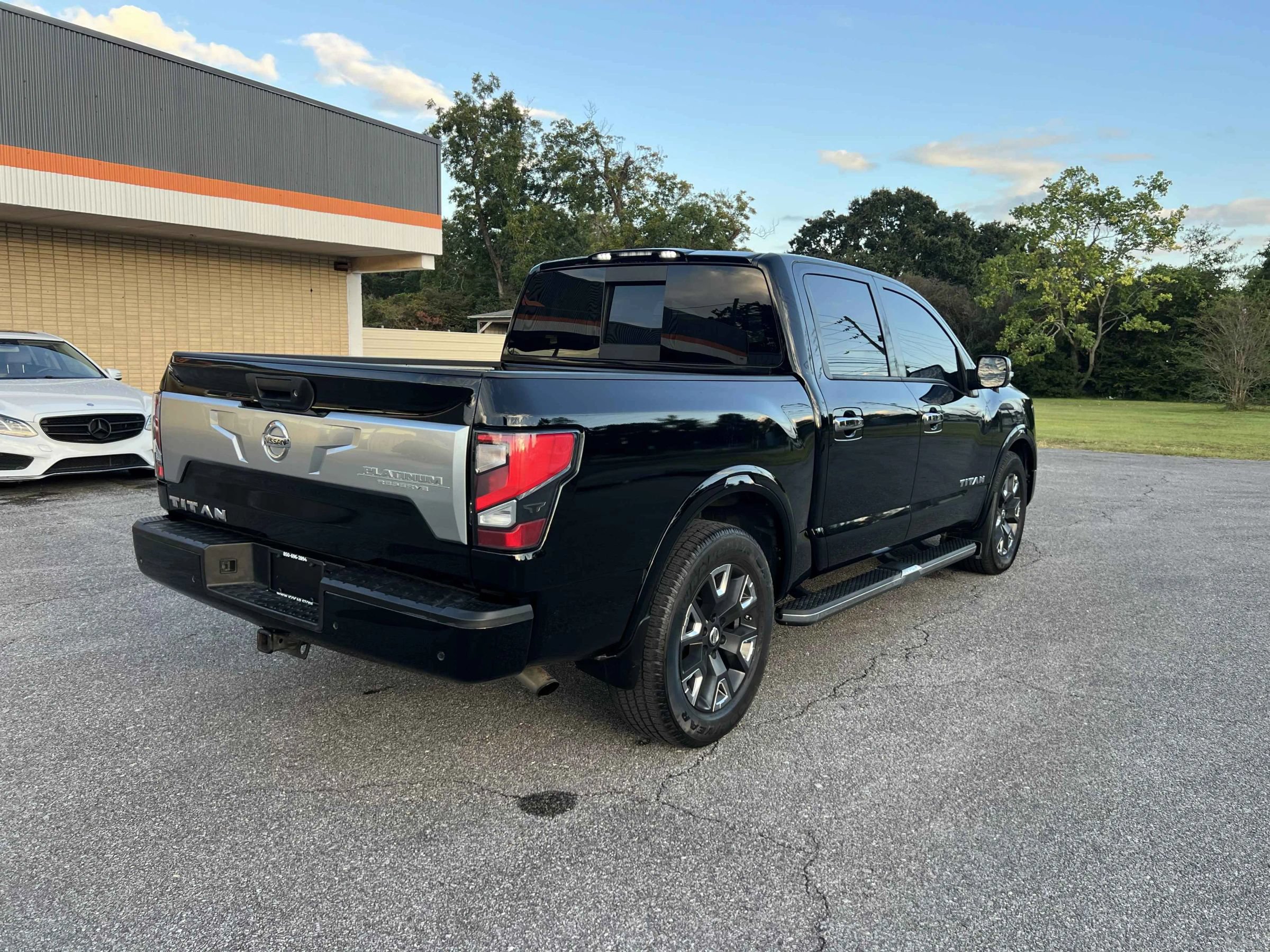 Used 2021 Nissan Titan Platinum Reserve w/ Moonroof Package RWD image 5