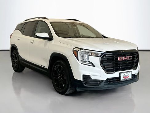 Used 2022 GMC Terrain SLE w/ Driver Convenience Package FWD image 3