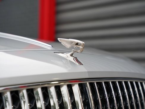 Used 2023 Bentley Flying Spur Plug-In Hybrid image 11