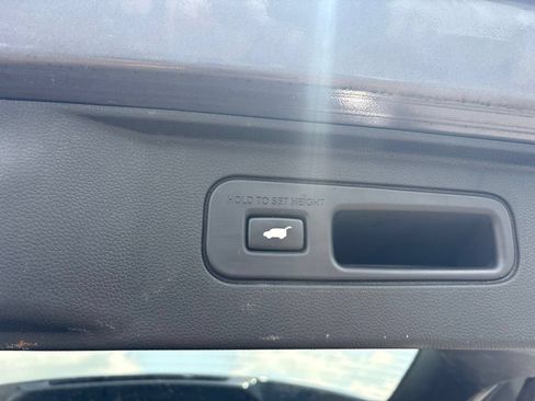 Used 2025 Honda Pilot Elite image 11