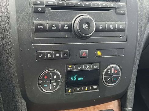 Used 2011 Buick Enclave CXL image 26