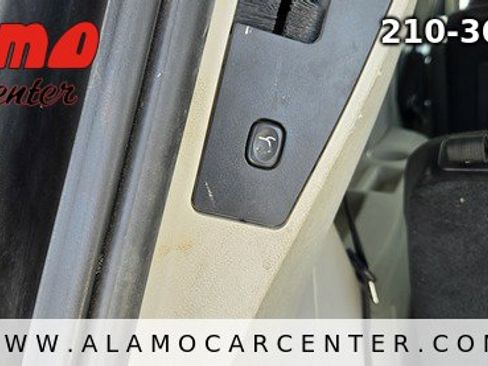 Used 2014 Chrysler Town & Country Touring FWD image 25