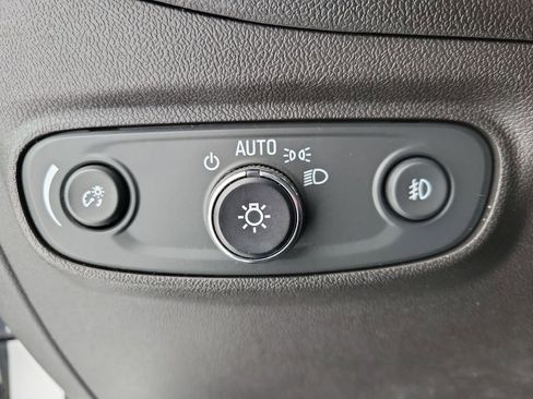 Used 2023 Chevrolet Equinox Premier image 22