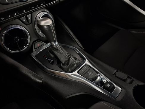Used 2020 Chevrolet Camaro LT image 11