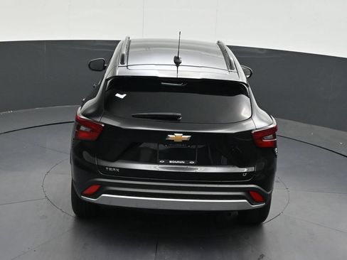 Used 2025 Chevrolet Trax LT FWD image 18