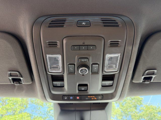 Used 2021 Cadillac Escalade Premium Luxury w/ Performance Package AWD/4WD image 23