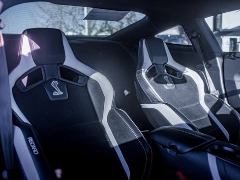 Used 2022 Ford Mustang Shelby GT500 w/ Carbon Fiber Track Pack image 32
