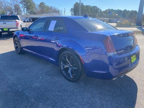 Used 2020 Chrysler 300 Touring w/ Sport Appearance Package image 3