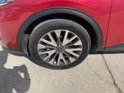 Used 2020 Ford Escape Titanium image 35