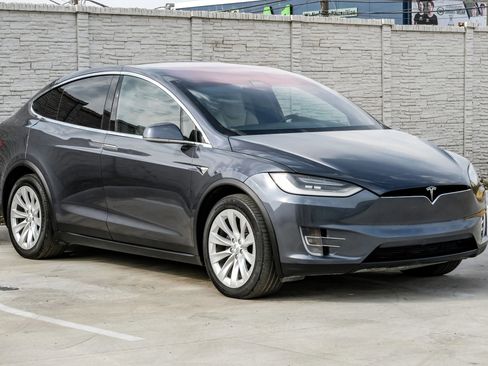 Used 2019 Tesla Model X 75D image 9