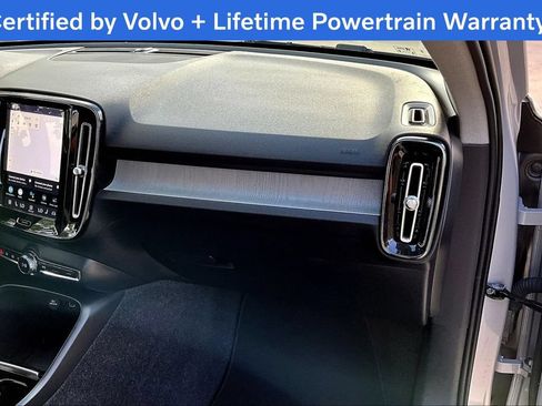 Used 2025 Volvo XC40 B5 Plus AWD/4WD image 21