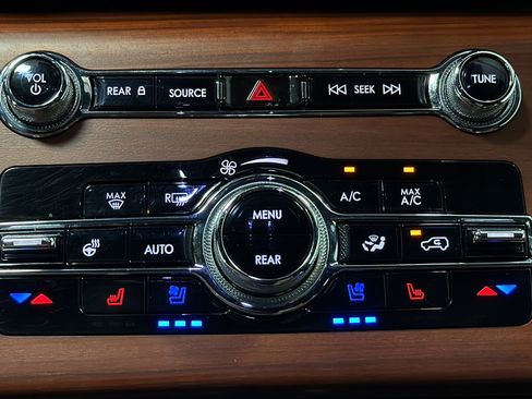 Used 2023 Lincoln Aviator Grand Touring w/ Equipment Group 301A AWD/4WD image 39