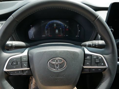 Certified 2025 Toyota Grand Highlander AWD image 25