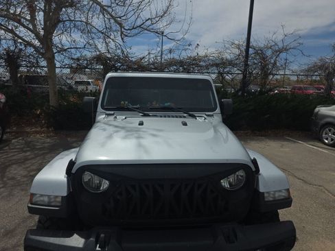 Used 2023 Jeep Gladiator Sport image 10