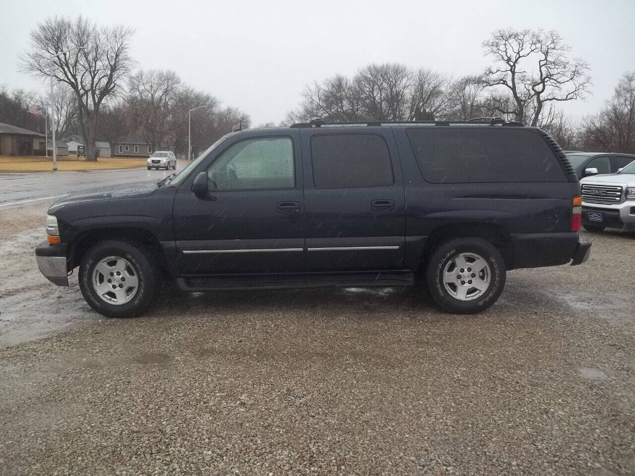 Used 2004 Chevrolet Suburban LT w/ Preferred Equipment Group AWD/4WD image 1