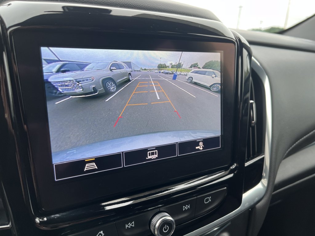 Used 2023 Chevrolet Traverse LT FWD image 19