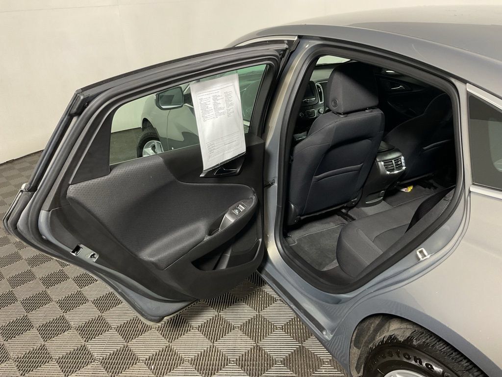 Used 2017 Chevrolet Malibu LT FWD image 30