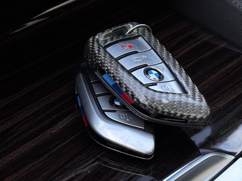 Used 2021 BMW M550i xDrive w/ Premium Package image 9