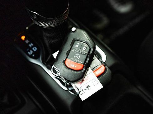 Used 2025 Jeep Wrangler Unlimited Sahara image 21