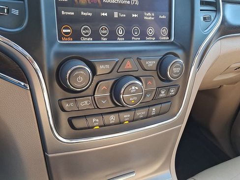 Used 2018 Jeep Grand Cherokee Limited image 18