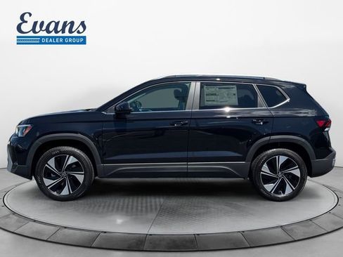 New 2026 Volkswagen Taos SE AWD/4WD image 2