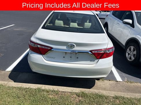 Used 2017 Toyota Camry XLE w/ Moonroof Package FWD image 5