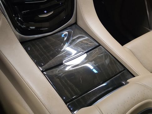 Used 2018 Cadillac Escalade Platinum AWD/4WD image 43
