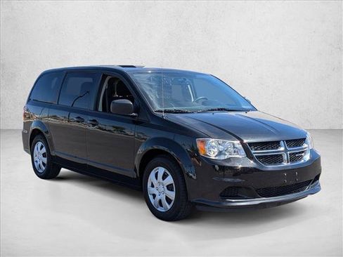 Used 2018 Dodge Grand Caravan SE w/ UConnect Hands-Free Group FWD image 3