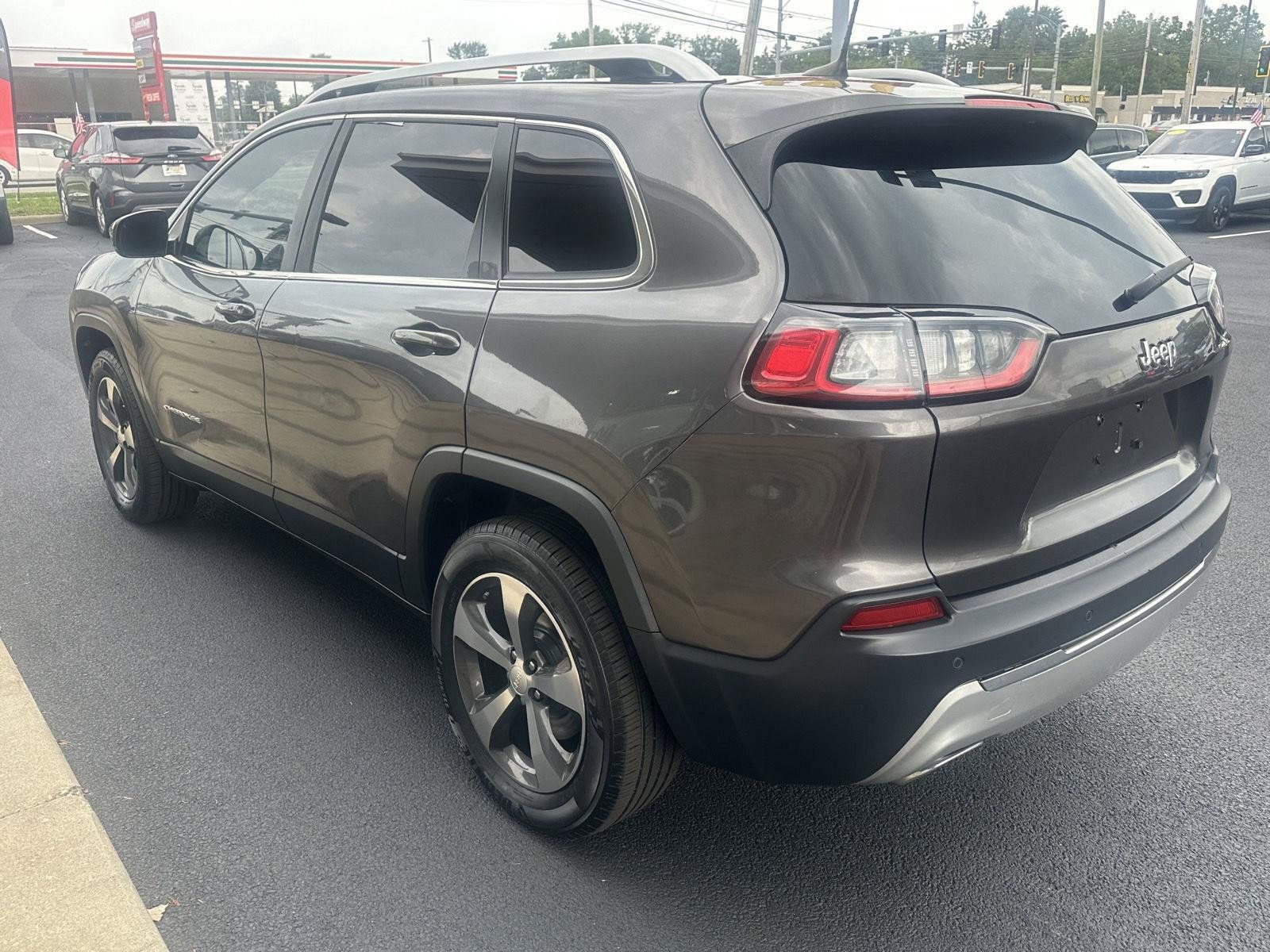 Used 2019 Jeep Cherokee Limited AWD/4WD image 8