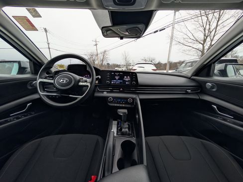 Used 2021 Hyundai Elantra SEL image 2