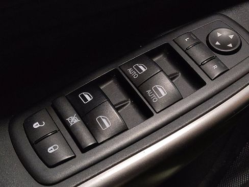 Used 2020 Jeep Cherokee Latitude Plus image 27