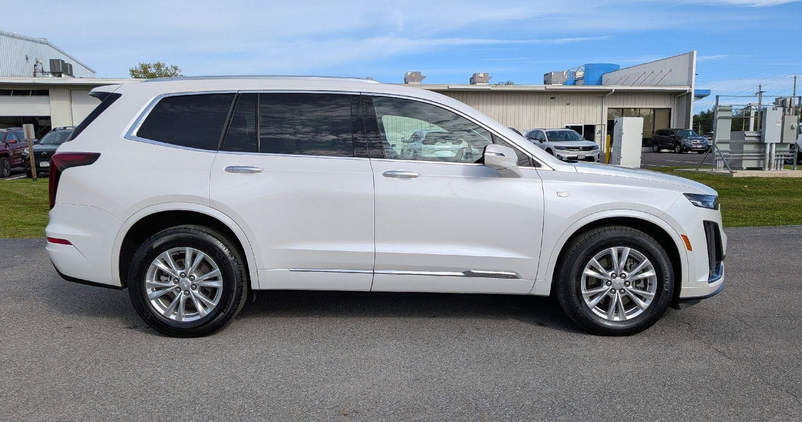 Used 2024 Cadillac XT6 Luxury w/ LPO, Floor Liner Package AWD/4WD image 6