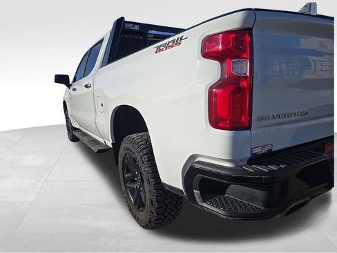 Used 2021 Chevrolet Silverado 1500 LT Trail Boss w/ Convenience Package II image 4