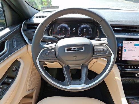 New 2026 Jeep Grand Cherokee Limited AWD/4WD image 15