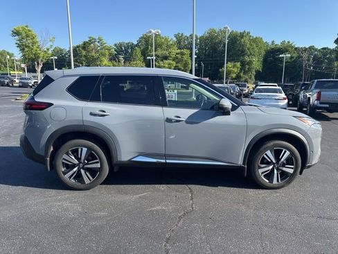 Used 2023 Nissan Rogue SL w/ SL Premium Package FWD image 2