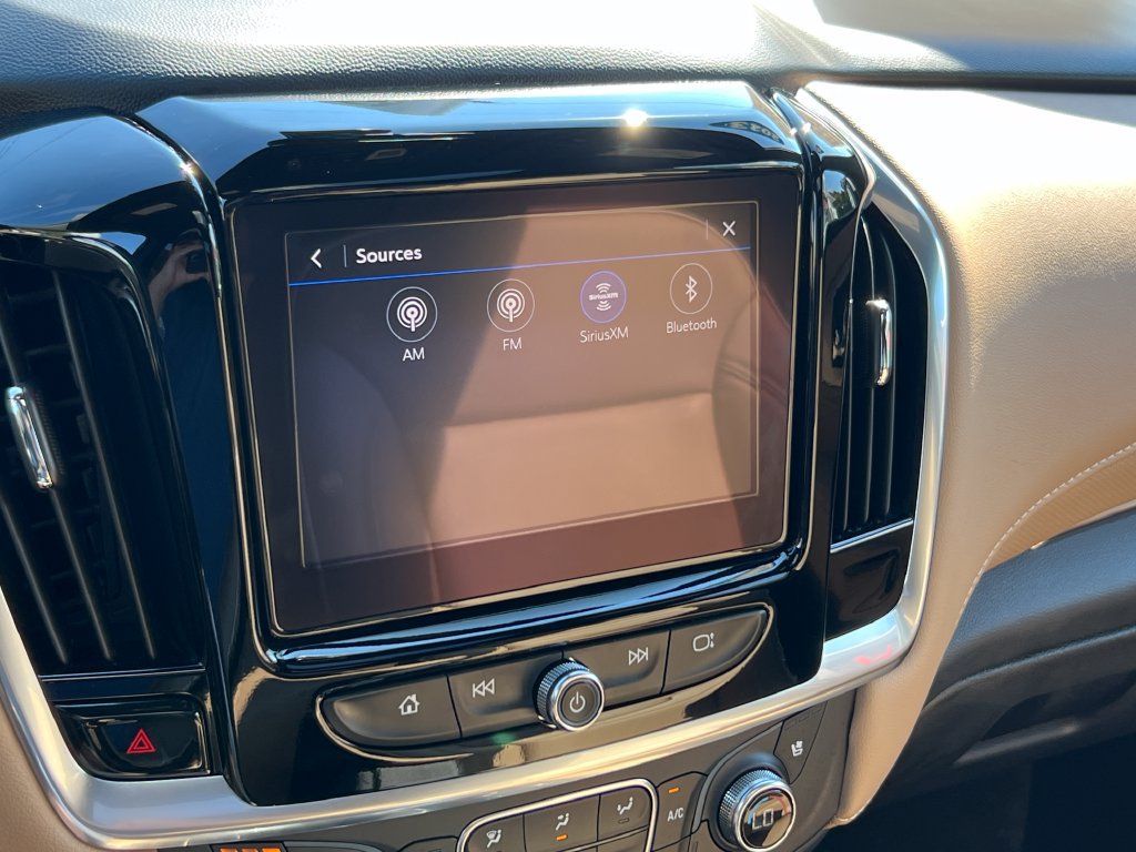 Used 2023 Chevrolet Traverse Premier FWD image 39