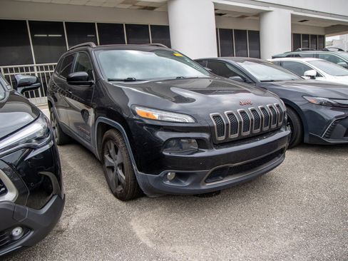 Used 2016 Jeep Cherokee 75th Anniversary image 5