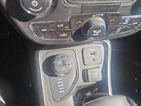 Used 2019 Jeep Compass Trailhawk w/ Cold Weather Group image 15