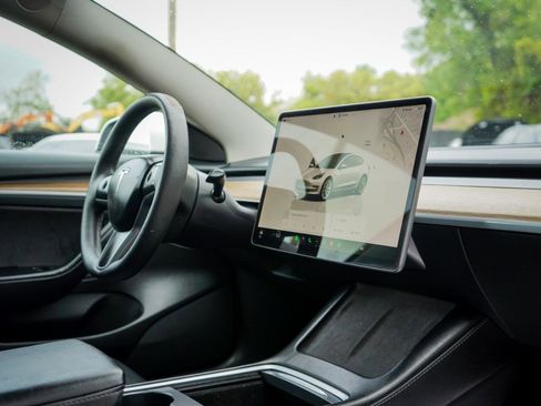 Used 2023 Tesla Model 3 Standard Range image 11