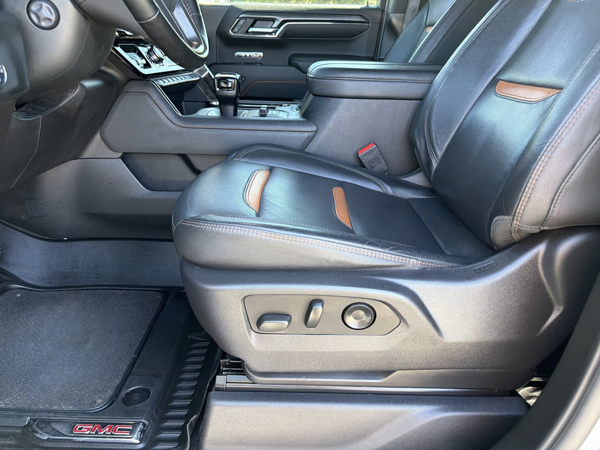 Used 2024 GMC Sierra 1500 AT4 w/ AT4 Preferred Package AWD/4WD image 17