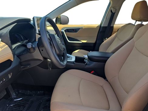 Used 2025 Toyota RAV4 LE AWD/4WD image 10