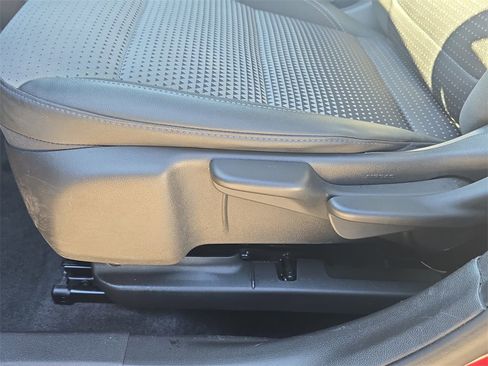 Used 2025 Chevrolet Trax LT w/ LT Convenience Package image 30