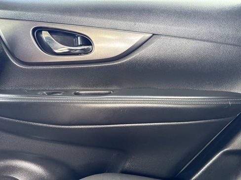 Used 2016 Nissan Rogue SV image 16